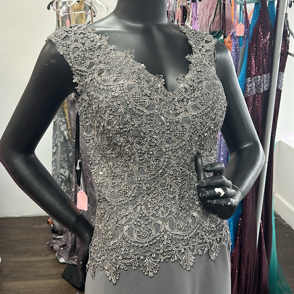 Montage By Mon Cheri Size 14 Charcoal Long Dress Chiffon Bottom lace top - Picture 7 of 8